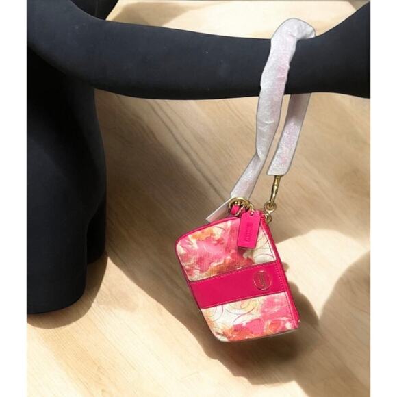 NWT Coach 49216B Floral Small Wristlet - Picture 5 of 5